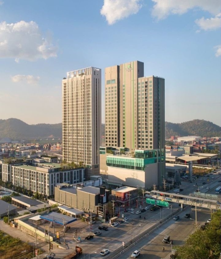 HOLIDAY INN & SUITES